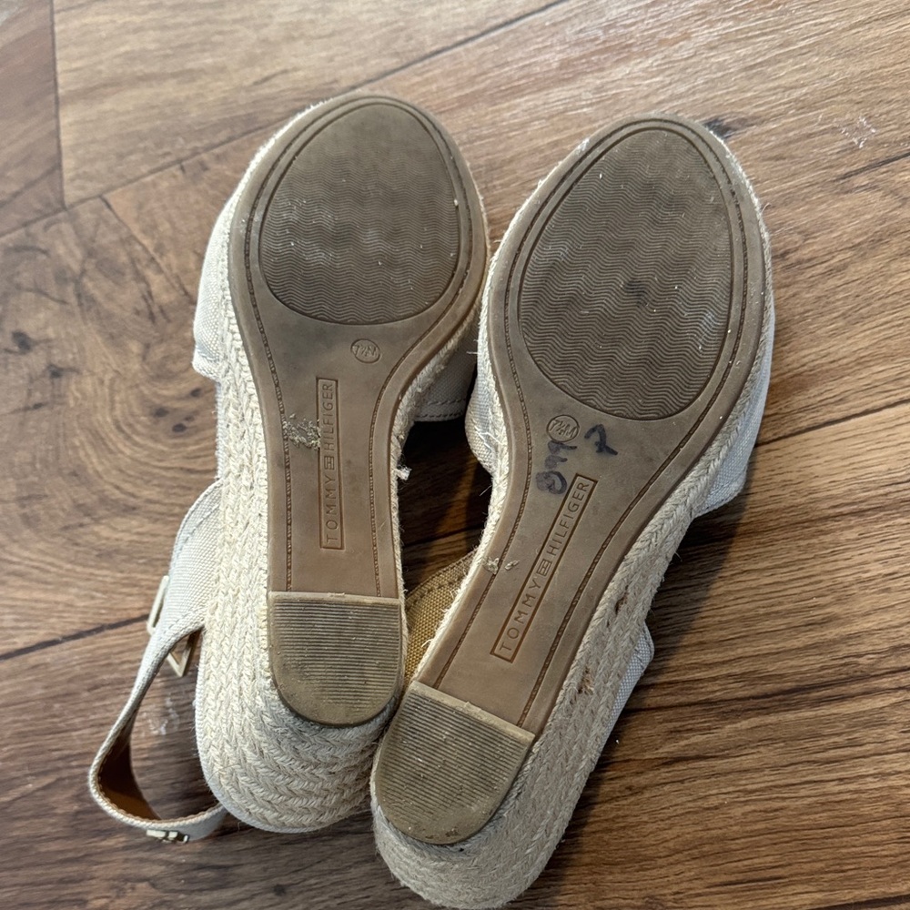 Tommy Hilfiger Women's Beige and Brown Espadrilles - Picture 4 of 4